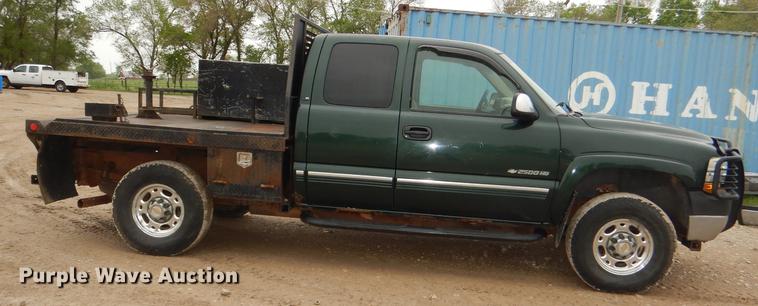 image for item DG1050 2002 Chevrolet Silverado 2500 Ext. Cab flatbed pickup truck