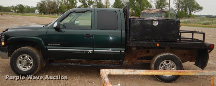 image for item DG1050 2002 Chevrolet Silverado 2500 Ext. Cab flatbed pickup truck