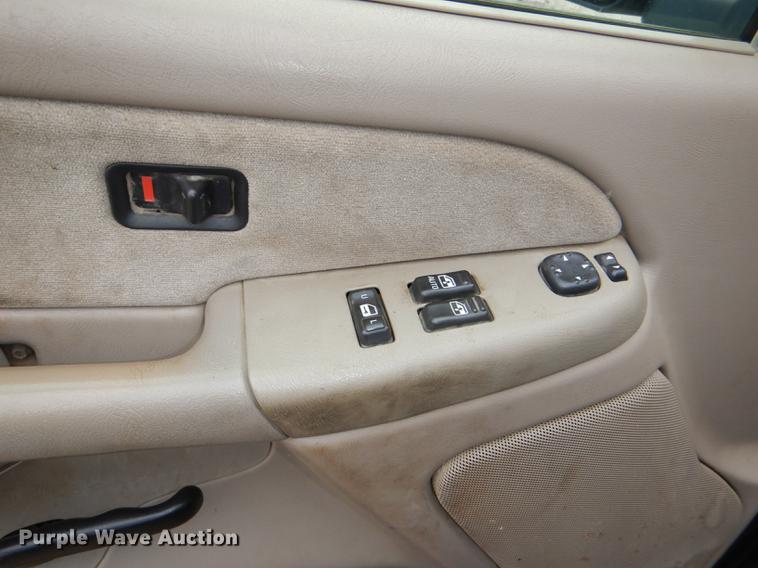 image for item DG1050 2002 Chevrolet Silverado 2500 Ext. Cab flatbed pickup truck