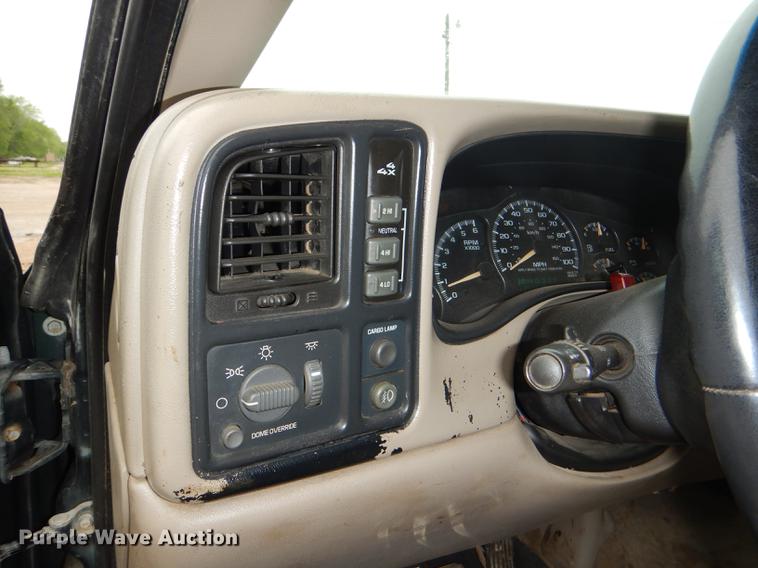 image for item DG1050 2002 Chevrolet Silverado 2500 Ext. Cab flatbed pickup truck