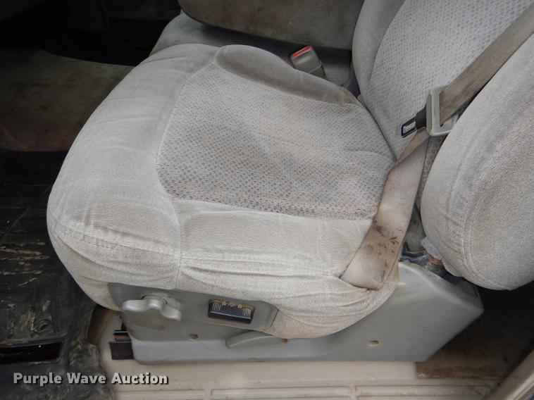 image for item DG1050 2002 Chevrolet Silverado 2500 Ext. Cab flatbed pickup truck