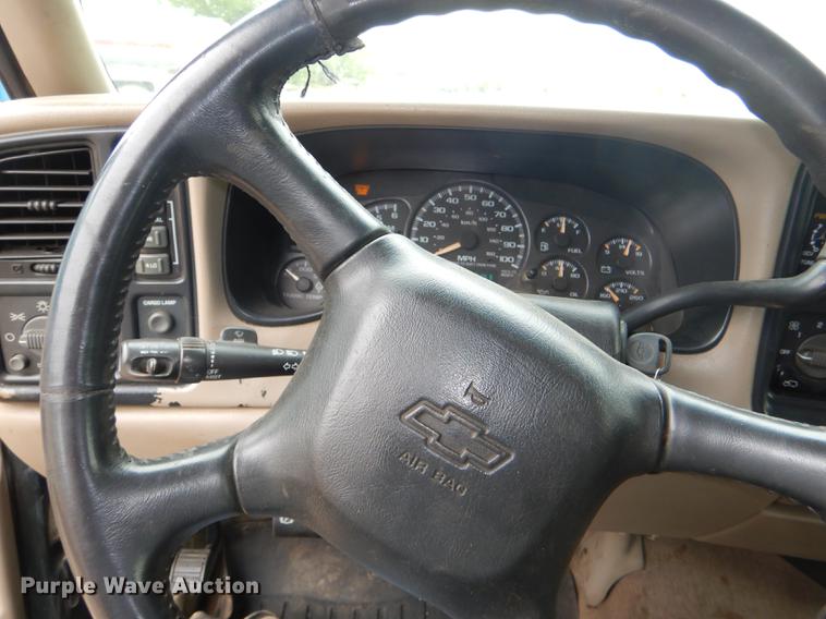 image for item DG1050 2002 Chevrolet Silverado 2500 Ext. Cab flatbed pickup truck