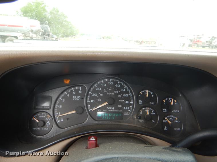 image for item DG1050 2002 Chevrolet Silverado 2500 Ext. Cab flatbed pickup truck