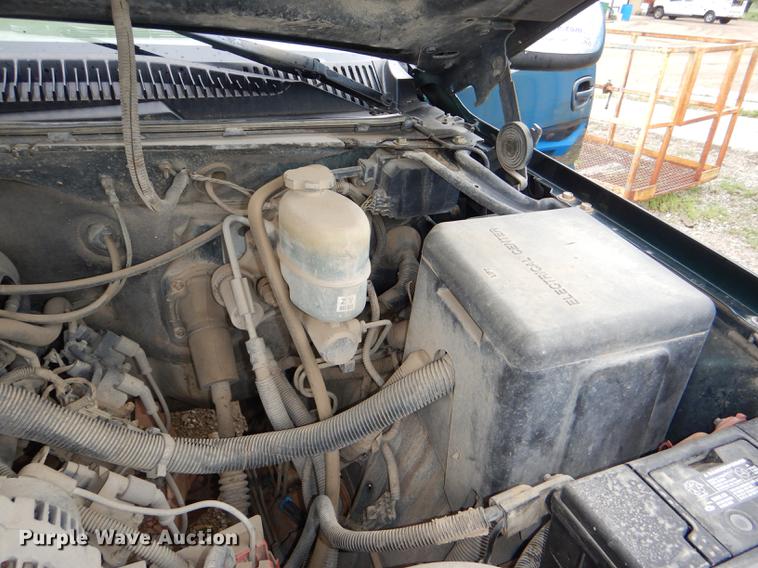 image for item DG1050 2002 Chevrolet Silverado 2500 Ext. Cab flatbed pickup truck