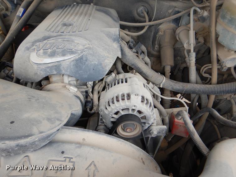 image for item DG1050 2002 Chevrolet Silverado 2500 Ext. Cab flatbed pickup truck