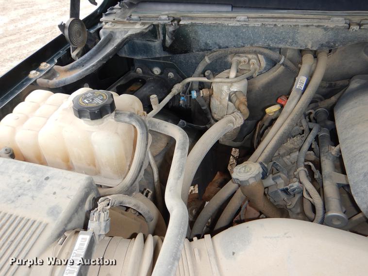 image for item DG1050 2002 Chevrolet Silverado 2500 Ext. Cab flatbed pickup truck