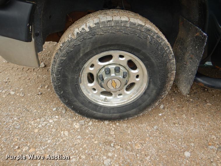 image for item DG1050 2002 Chevrolet Silverado 2500 Ext. Cab flatbed pickup truck