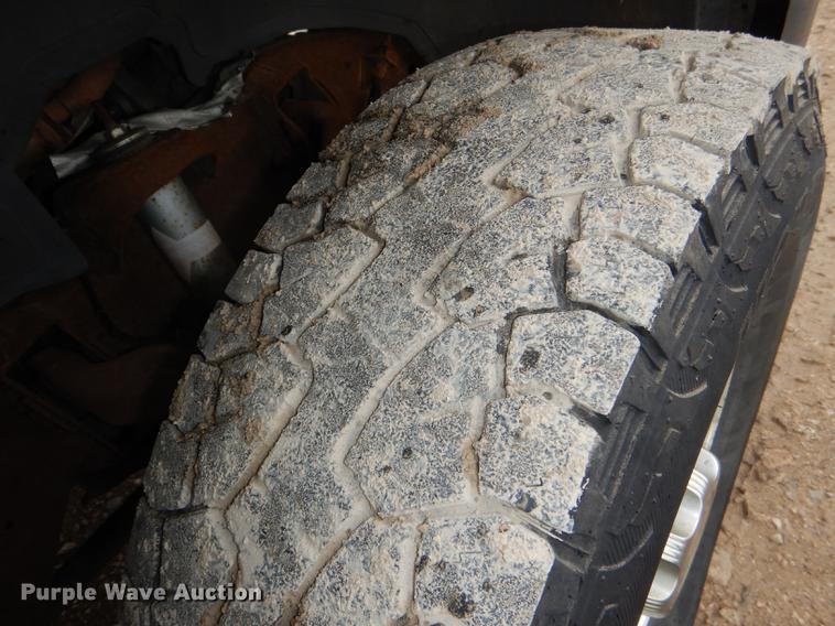 image for item DG1050 2002 Chevrolet Silverado 2500 Ext. Cab flatbed pickup truck