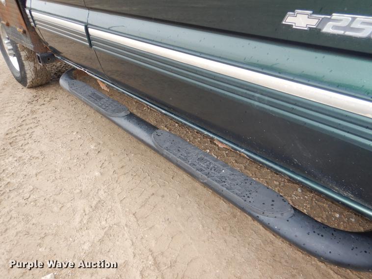 image for item DG1050 2002 Chevrolet Silverado 2500 Ext. Cab flatbed pickup truck