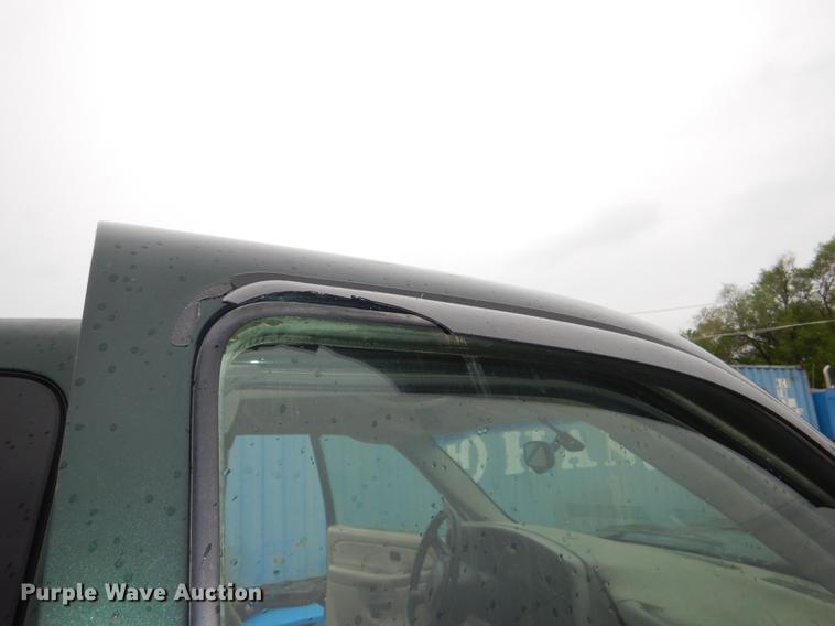 image for item DG1050 2002 Chevrolet Silverado 2500 Ext. Cab flatbed pickup truck