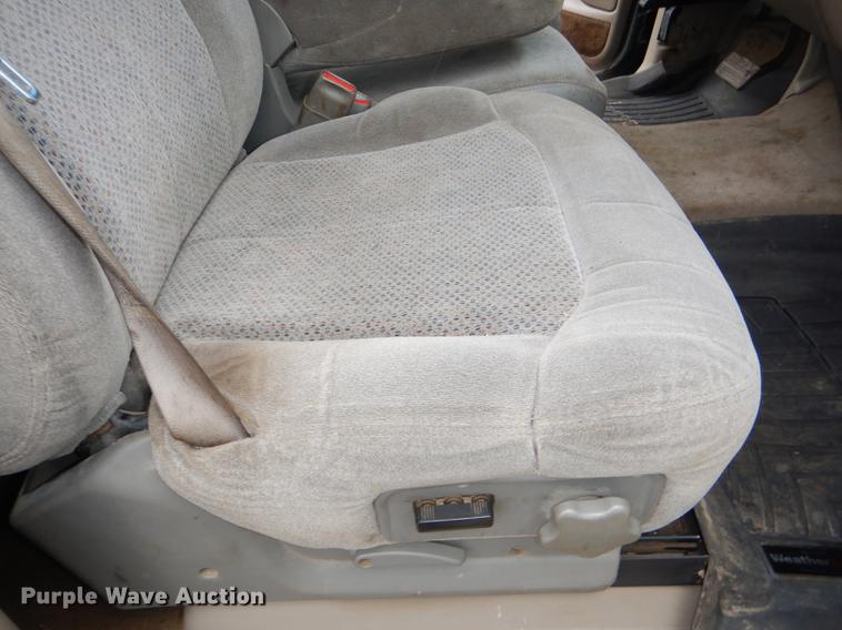 image for item DG1050 2002 Chevrolet Silverado 2500 Ext. Cab flatbed pickup truck