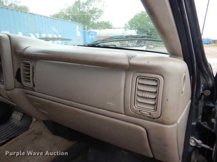 image for item DG1050 2002 Chevrolet Silverado 2500 Ext. Cab flatbed pickup truck