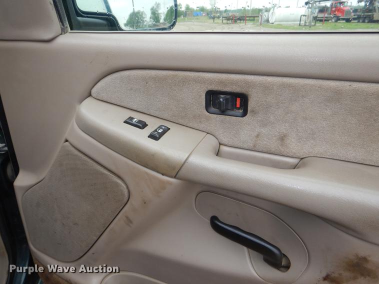 image for item DG1050 2002 Chevrolet Silverado 2500 Ext. Cab flatbed pickup truck