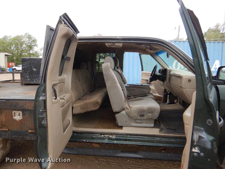 image for item DG1050 2002 Chevrolet Silverado 2500 Ext. Cab flatbed pickup truck