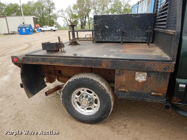 image for item DG1050 2002 Chevrolet Silverado 2500 Ext. Cab flatbed pickup truck