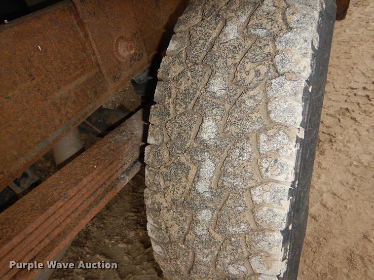 image for item DG1050 2002 Chevrolet Silverado 2500 Ext. Cab flatbed pickup truck