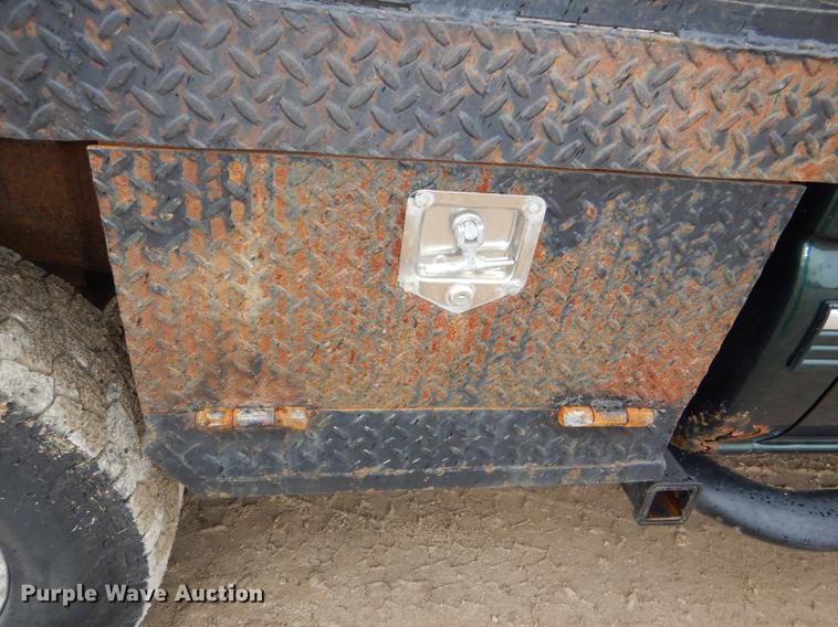 image for item DG1050 2002 Chevrolet Silverado 2500 Ext. Cab flatbed pickup truck