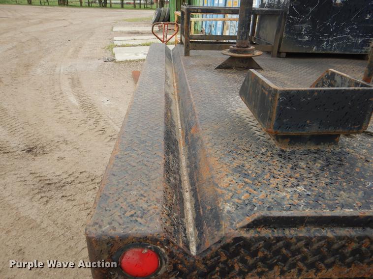 image for item DG1050 2002 Chevrolet Silverado 2500 Ext. Cab flatbed pickup truck