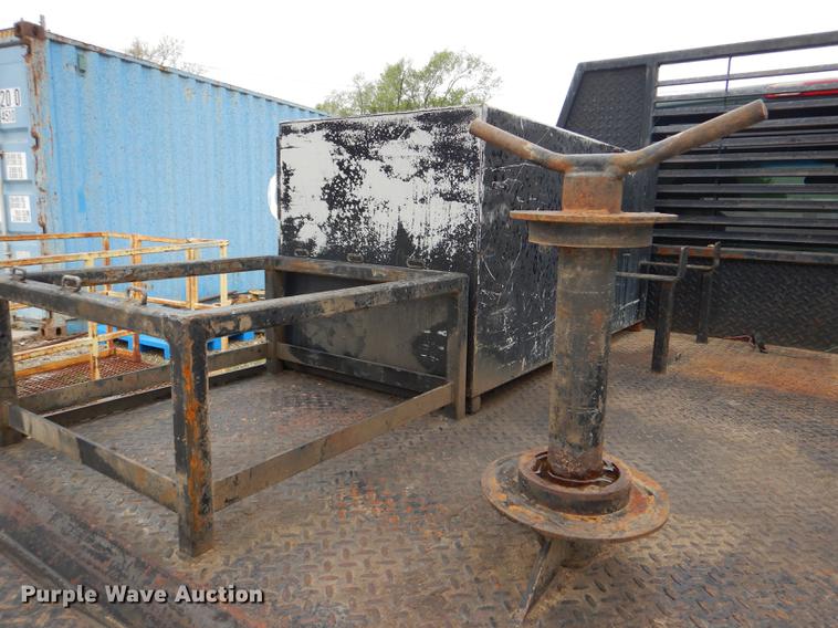 image for item DG1050 2002 Chevrolet Silverado 2500 Ext. Cab flatbed pickup truck