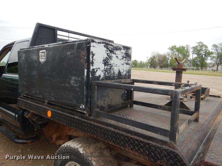 image for item DG1050 2002 Chevrolet Silverado 2500 Ext. Cab flatbed pickup truck