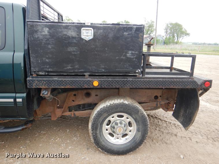 image for item DG1050 2002 Chevrolet Silverado 2500 Ext. Cab flatbed pickup truck