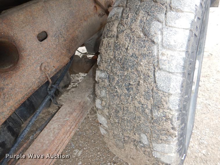 image for item DG1050 2002 Chevrolet Silverado 2500 Ext. Cab flatbed pickup truck