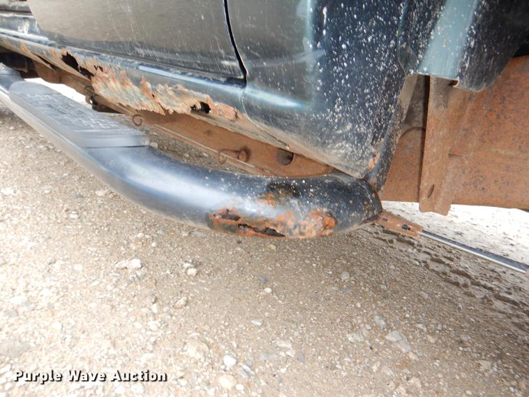 image for item DG1050 2002 Chevrolet Silverado 2500 Ext. Cab flatbed pickup truck