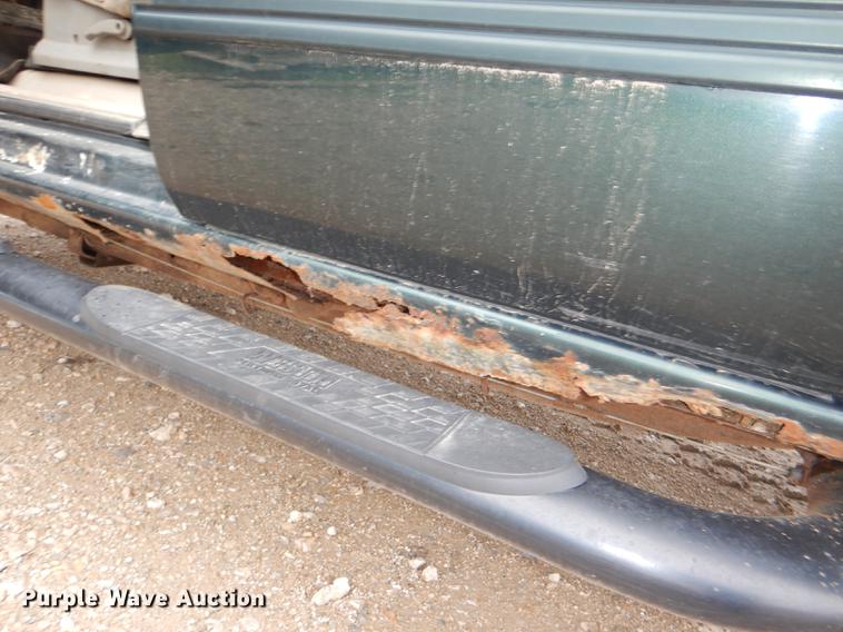 image for item DG1050 2002 Chevrolet Silverado 2500 Ext. Cab flatbed pickup truck