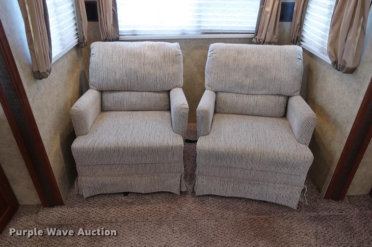 image for item DG3417 2010 Keystone Outback Sydney Edition camper