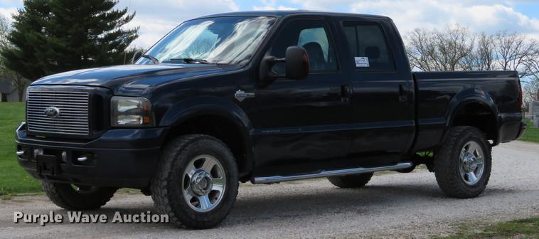 image for item DG3988 2005 Ford F350 Super Duty Harley-Davidson Crew Cab pickup truck