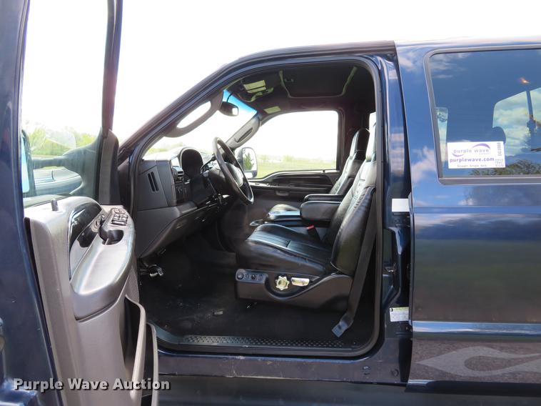 image for item DG3988 2005 Ford F350 Super Duty Harley-Davidson Crew Cab pickup truck