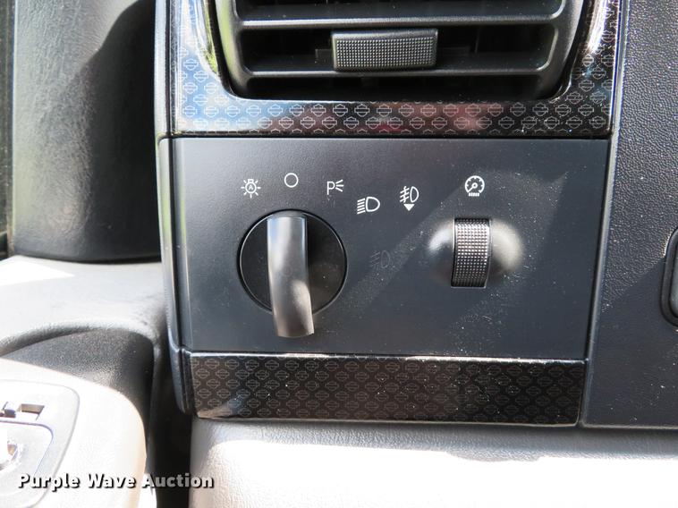 image for item DG3988 2005 Ford F350 Super Duty Harley-Davidson Crew Cab pickup truck