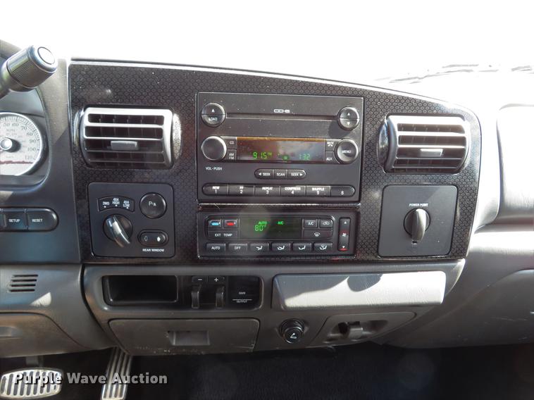 image for item DG3988 2005 Ford F350 Super Duty Harley-Davidson Crew Cab pickup truck