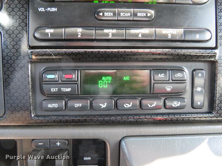 image for item DG3988 2005 Ford F350 Super Duty Harley-Davidson Crew Cab pickup truck