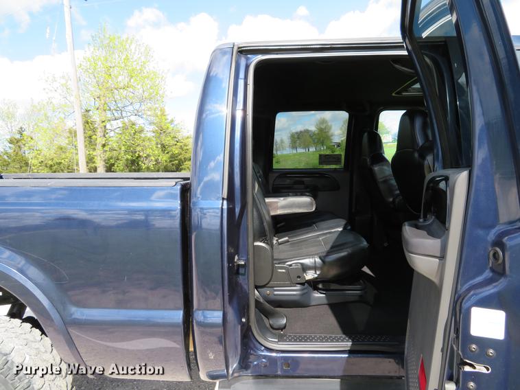 image for item DG3988 2005 Ford F350 Super Duty Harley-Davidson Crew Cab pickup truck