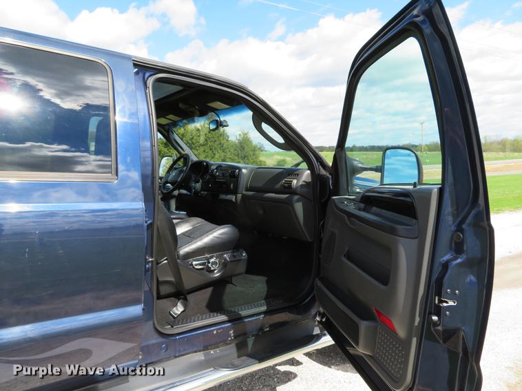 image for item DG3988 2005 Ford F350 Super Duty Harley-Davidson Crew Cab pickup truck