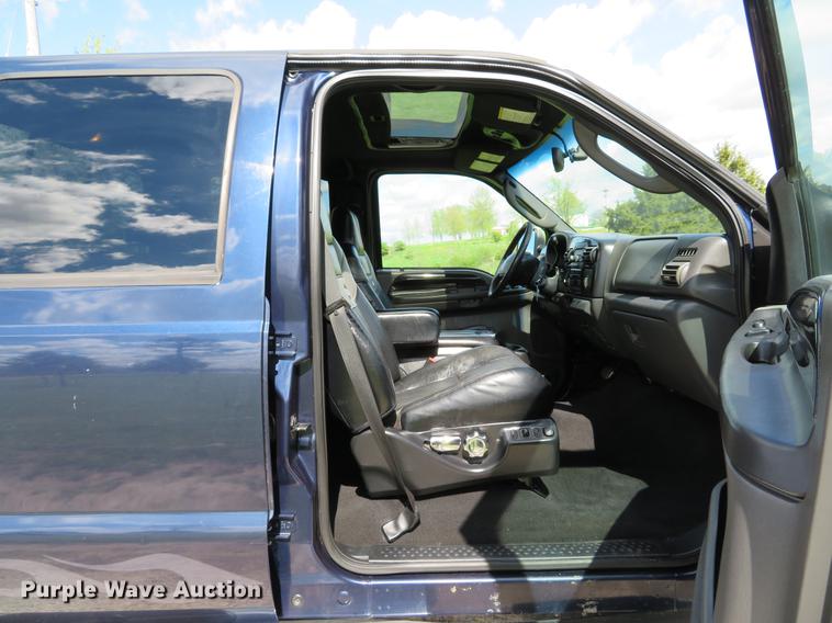 image for item DG3988 2005 Ford F350 Super Duty Harley-Davidson Crew Cab pickup truck