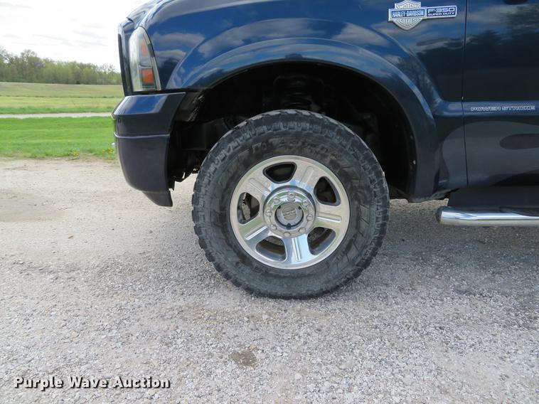 image for item DG3988 2005 Ford F350 Super Duty Harley-Davidson Crew Cab pickup truck