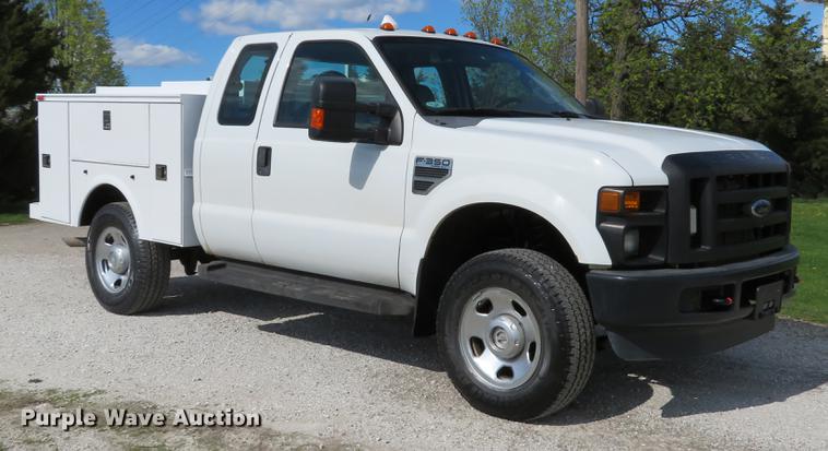 image for item DG3989 2008 Ford F350 Super Duty XL SuperCab utility bed pickup truck