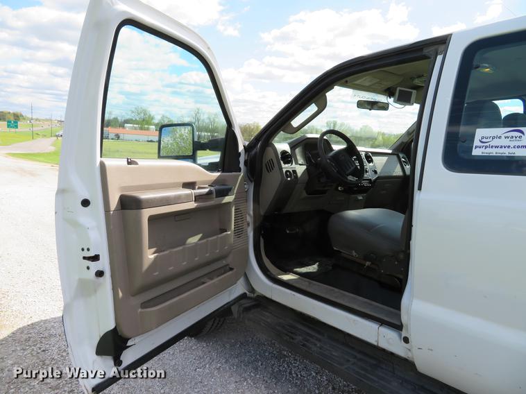 image for item DG3989 2008 Ford F350 Super Duty XL SuperCab utility bed pickup truck