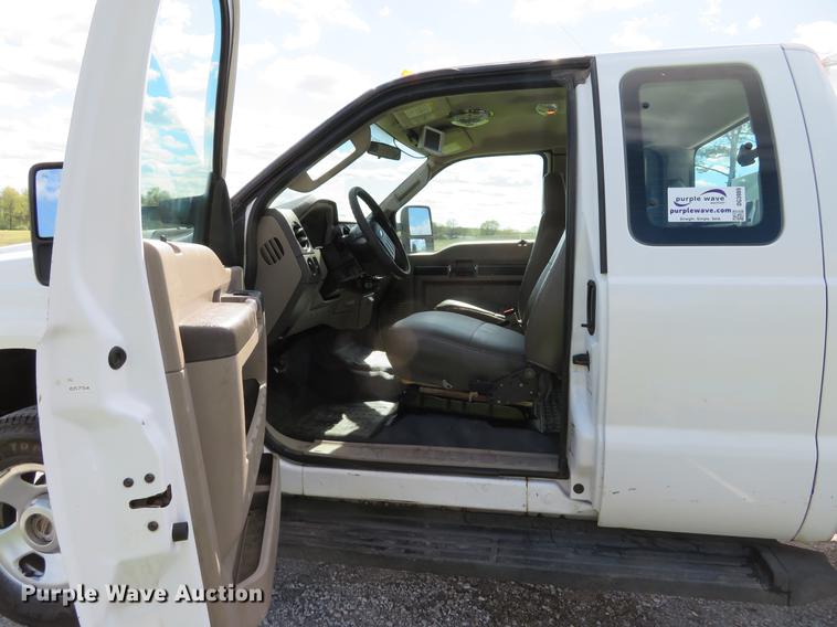 image for item DG3989 2008 Ford F350 Super Duty XL SuperCab utility bed pickup truck