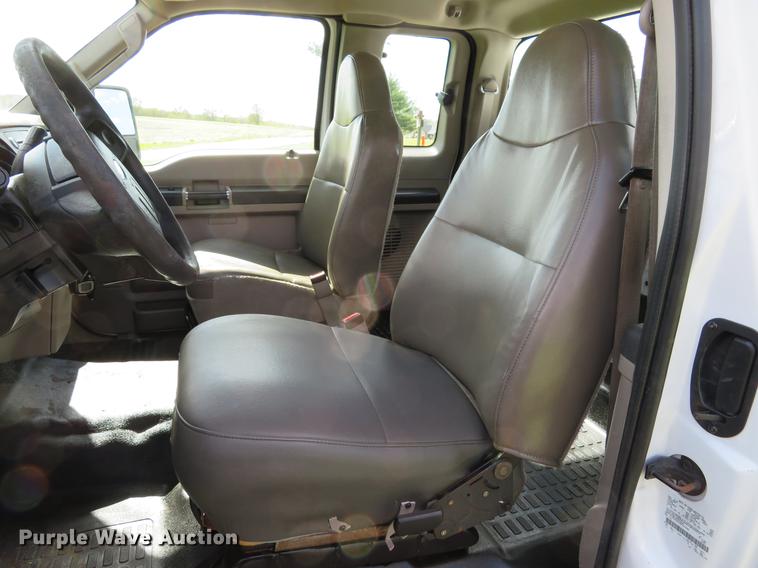 image for item DG3989 2008 Ford F350 Super Duty XL SuperCab utility bed pickup truck