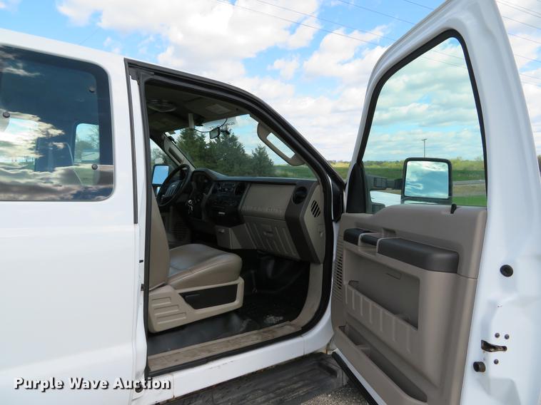 image for item DG3989 2008 Ford F350 Super Duty XL SuperCab utility bed pickup truck