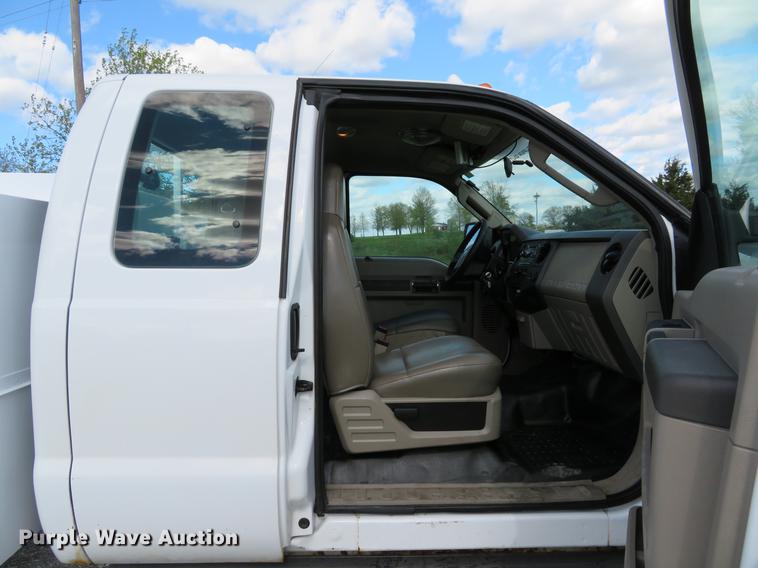 image for item DG3989 2008 Ford F350 Super Duty XL SuperCab utility bed pickup truck