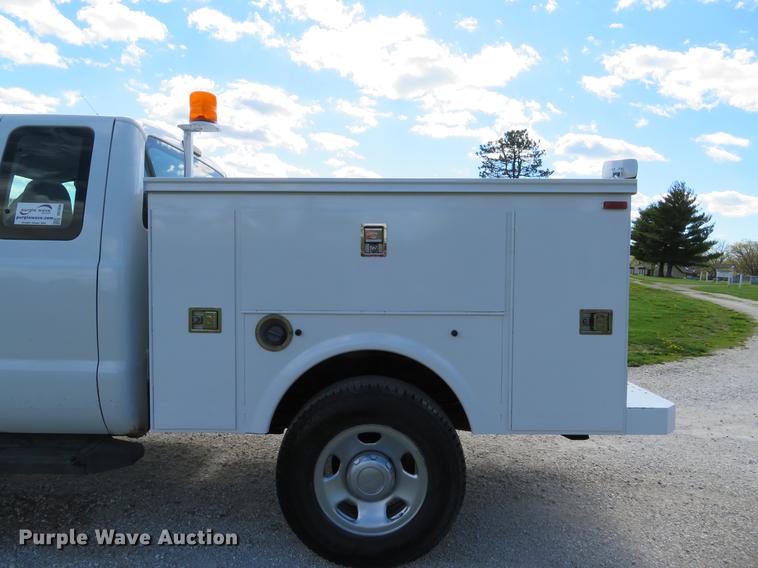 image for item DG3989 2008 Ford F350 Super Duty XL SuperCab utility bed pickup truck