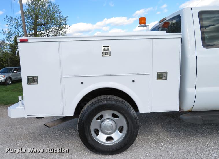 image for item DG3989 2008 Ford F350 Super Duty XL SuperCab utility bed pickup truck