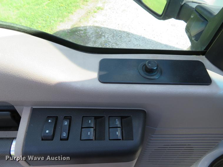 image for item DG3991 2010 Ford F350 Super Duty XL Crew Cab pickup truck