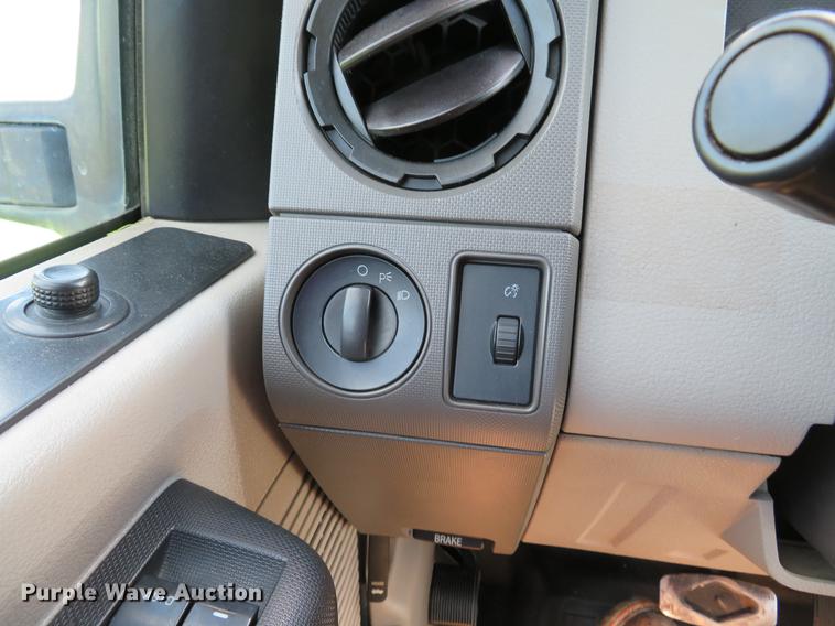 image for item DG3991 2010 Ford F350 Super Duty XL Crew Cab pickup truck