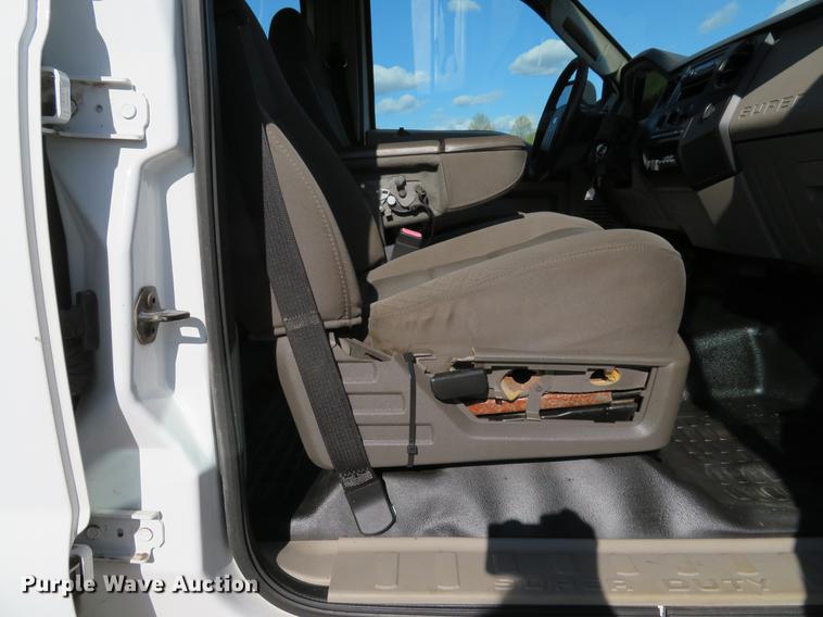 image for item DG3991 2010 Ford F350 Super Duty XL Crew Cab pickup truck