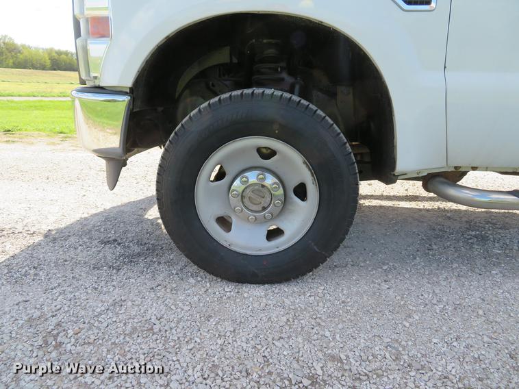 image for item DG3991 2010 Ford F350 Super Duty XL Crew Cab pickup truck